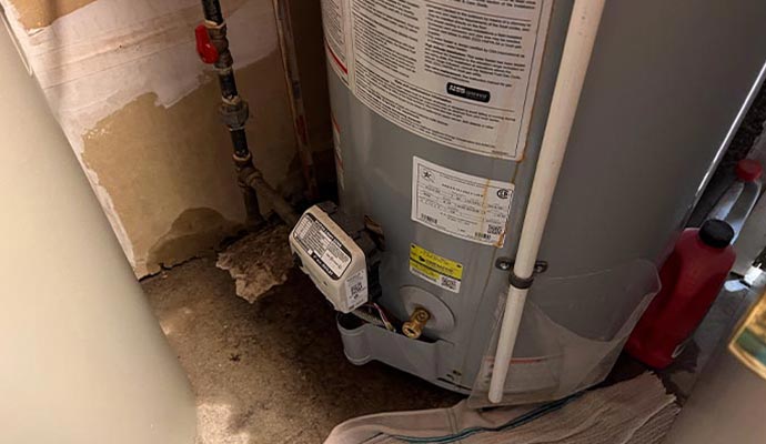 Water heater appliance leak, prompt and professional cleanup services.